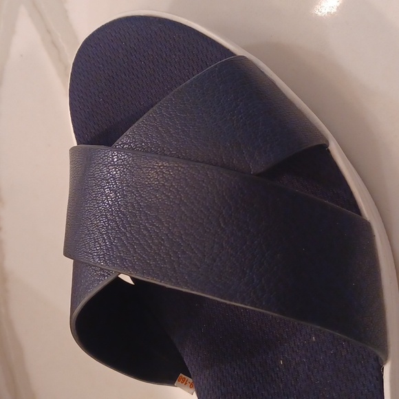 NATURALIZER RIVIERA WOMEN'S SZ 6 WIDE LEATHER NAVY SANDALS NWOB - Picture 3 of 5